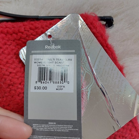 Reebok NFL Women's Red Wing Red Knit Scarf - Picture 2 of 3